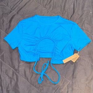 SKIMS SIGNATURE SWIM RUCHED T-SHIRT CROPPED